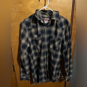Wrangler men’s medium blue tan plaid collared long sleeve button down shirt